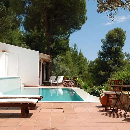 Ismini, Villa
