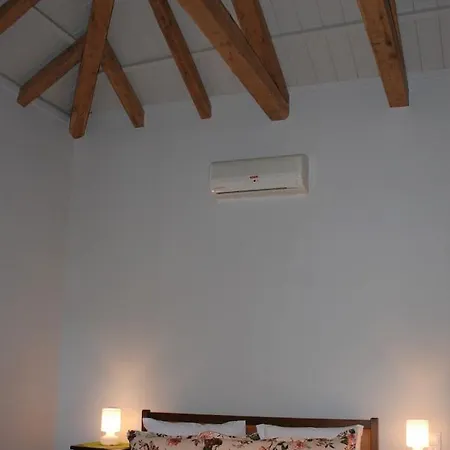 Ismini, * Skiathos Town